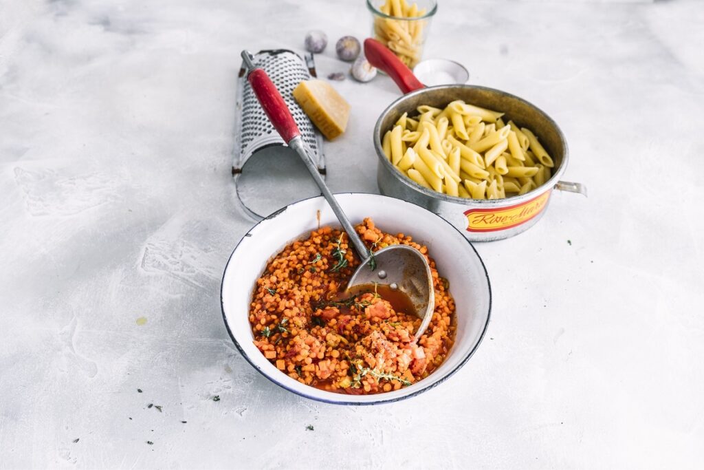 Pasta mit Rote-Linsen-Bolognese