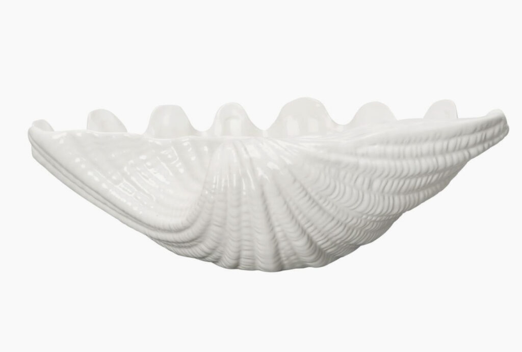 Weiße Schale in Muschelform