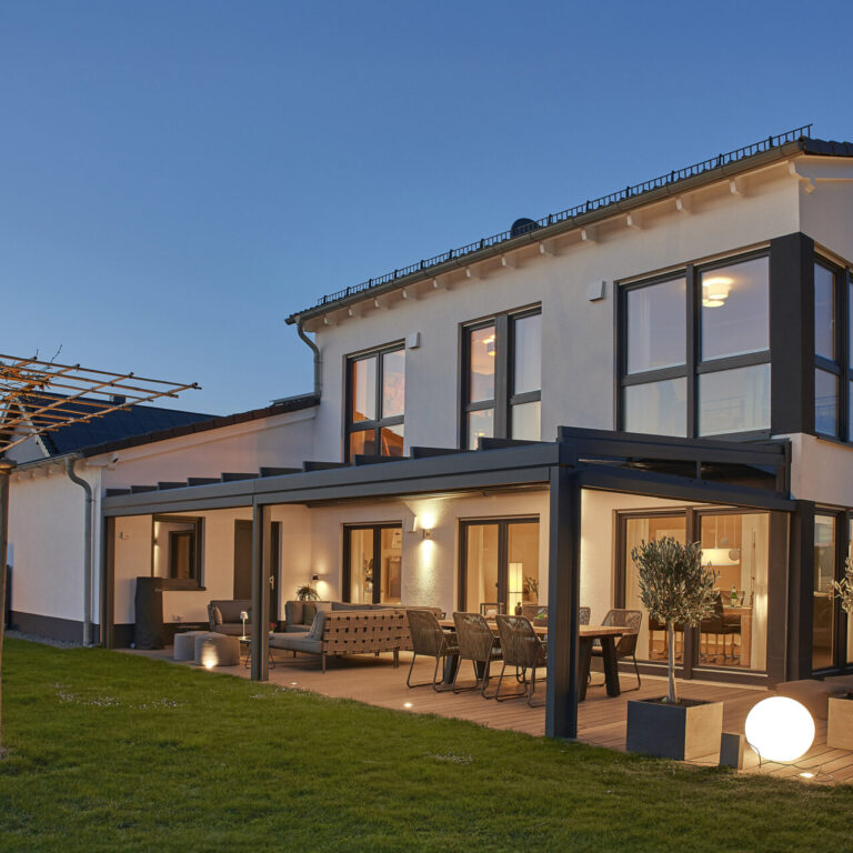 Haus mit Pultdach Gartenansicht