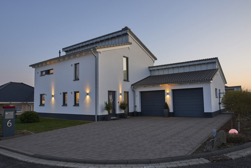 Haus mit Pultdach Vorderansicht